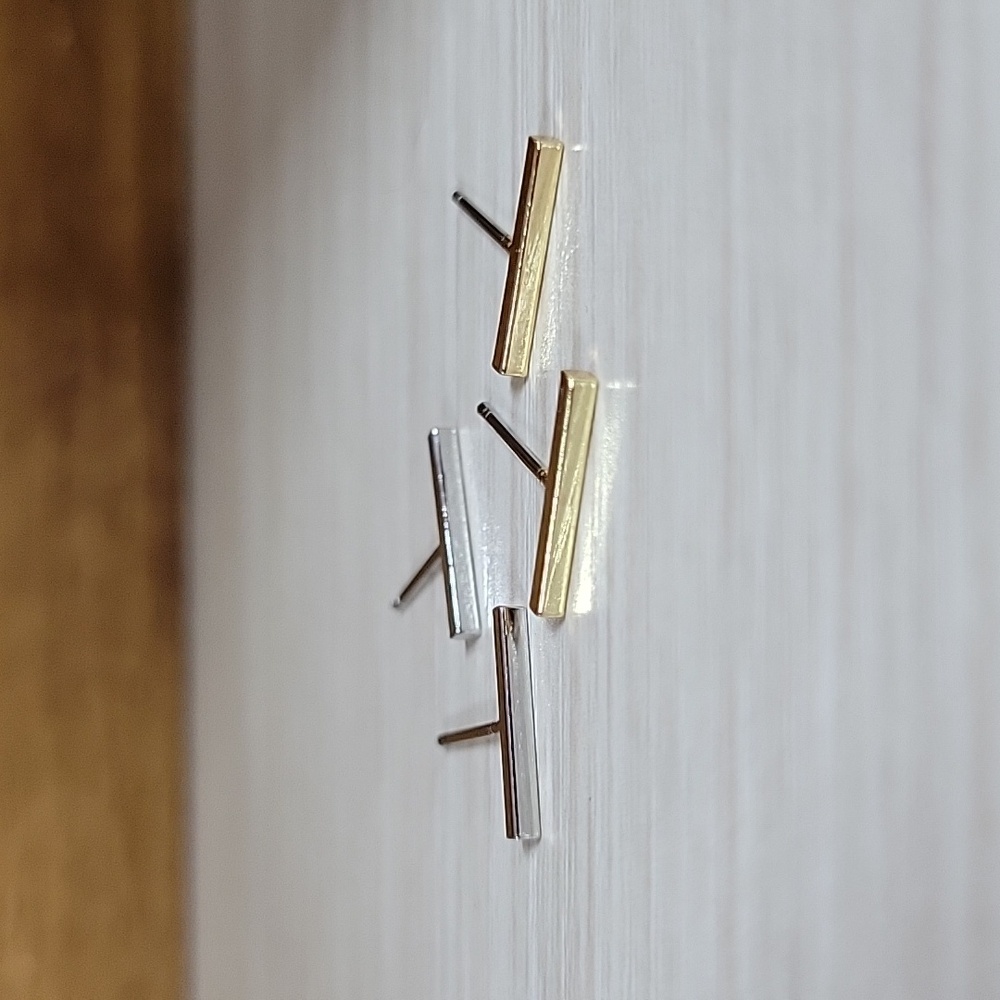 🔥LAST PAIR🔥 MINIMALIST BAR STUD EARRINGS, CHOICE OF COLOR - Picture 3 of 5